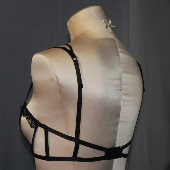 Victoria's Secret Very Sexy Caged Bra - Picture 5 of 13